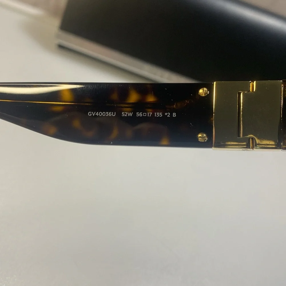 New Unisex Givenchy Sunglasses GV 40036 U 52W